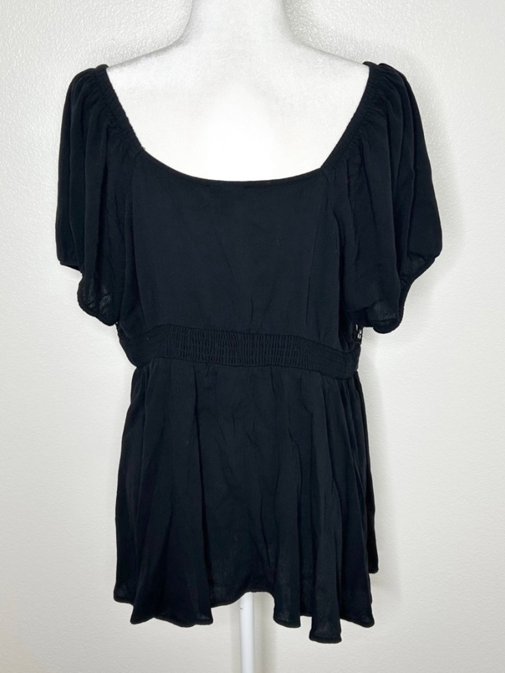 Torrid Womens Black Crochet Short Sleeve Smocked Top Plus Size 1/ 1X EUC - Picture 5 of 9